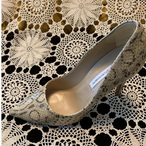 Diane Von Furstenberg Bethany Viper Snake pumps worn once 6.5 - Picture 3 of 3